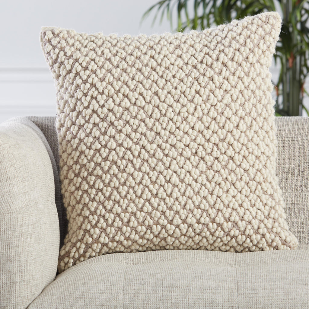 Jaipur Living Madur Textured Light Taupe/ Ivory Pillow Cover (22" Square)