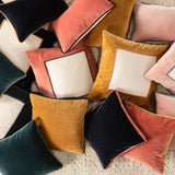 Jaipur Living Hendrix Bordered Gold/ Cream Pillow Cover (22" Square)