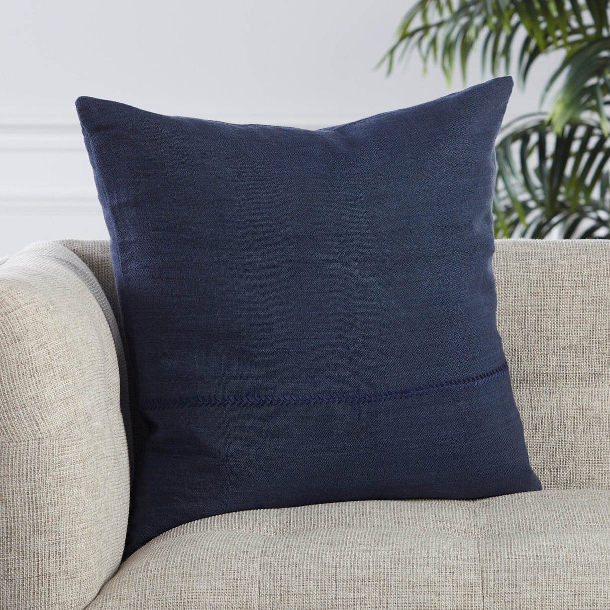 Jaipur Living Ortiz Solid Dark Blue Pillow Cover (22" Square)