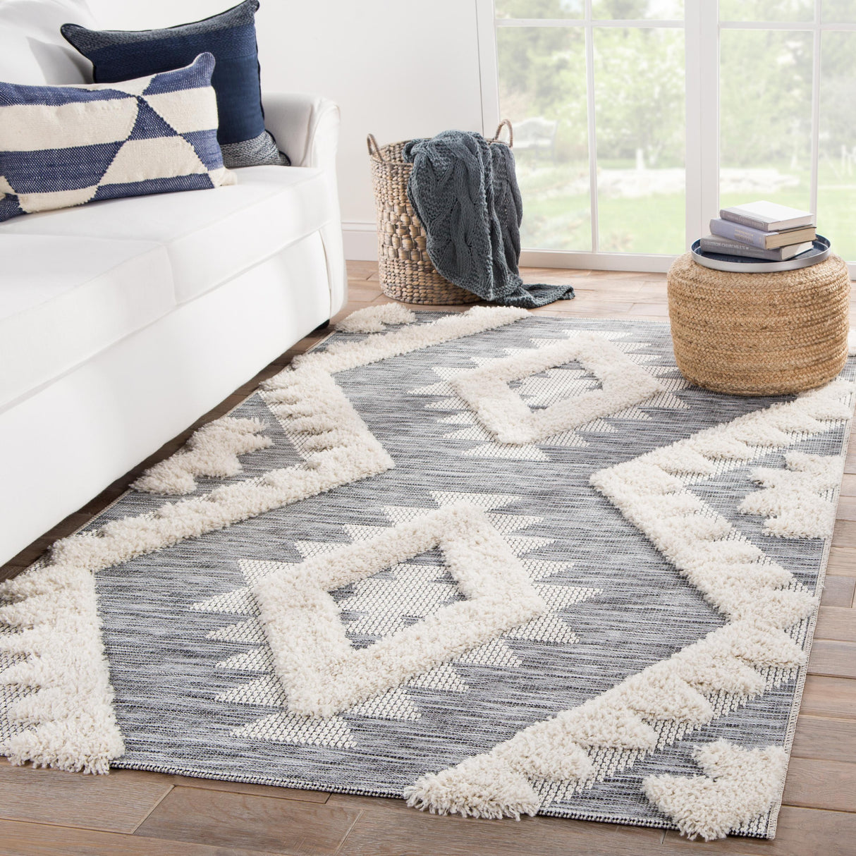 Jaipur Living Makaya Indoor/ Outdoor Geometric Gray/ Cream Area Rug (7'10"X10'10")
