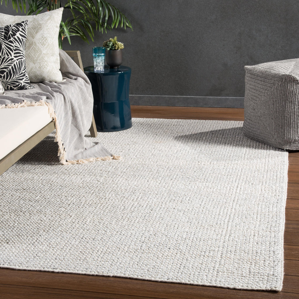 Jaipur Living Crispin Indoor/ Outdoor Solid Ivory/ Gray Area Rug (7'10"X10'10")