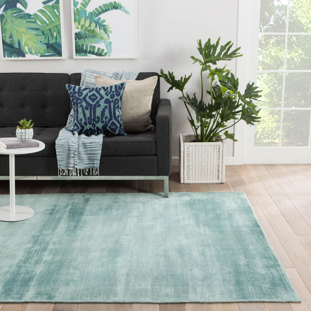 Jaipur Living Yasmin Handmade Solid Aqua Area Rug (8'X10')